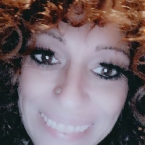 Meet your Posher, Loura